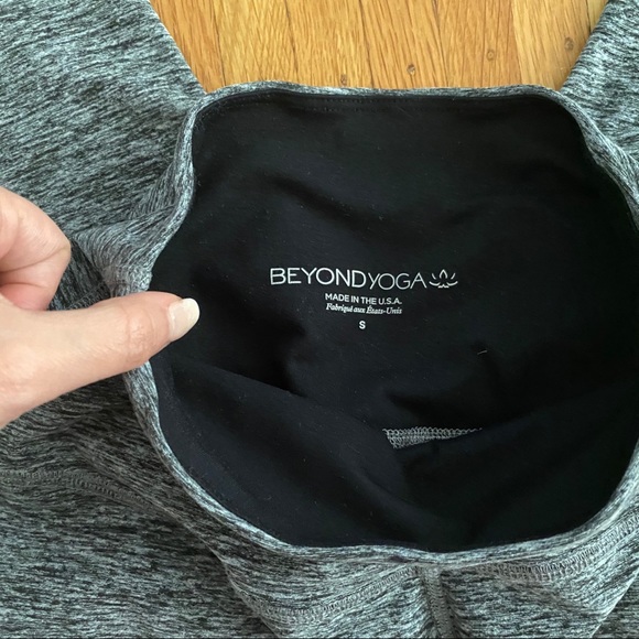 ✨EUC Beyond Yoga Crop Pants✨ - Picture 3 of 3